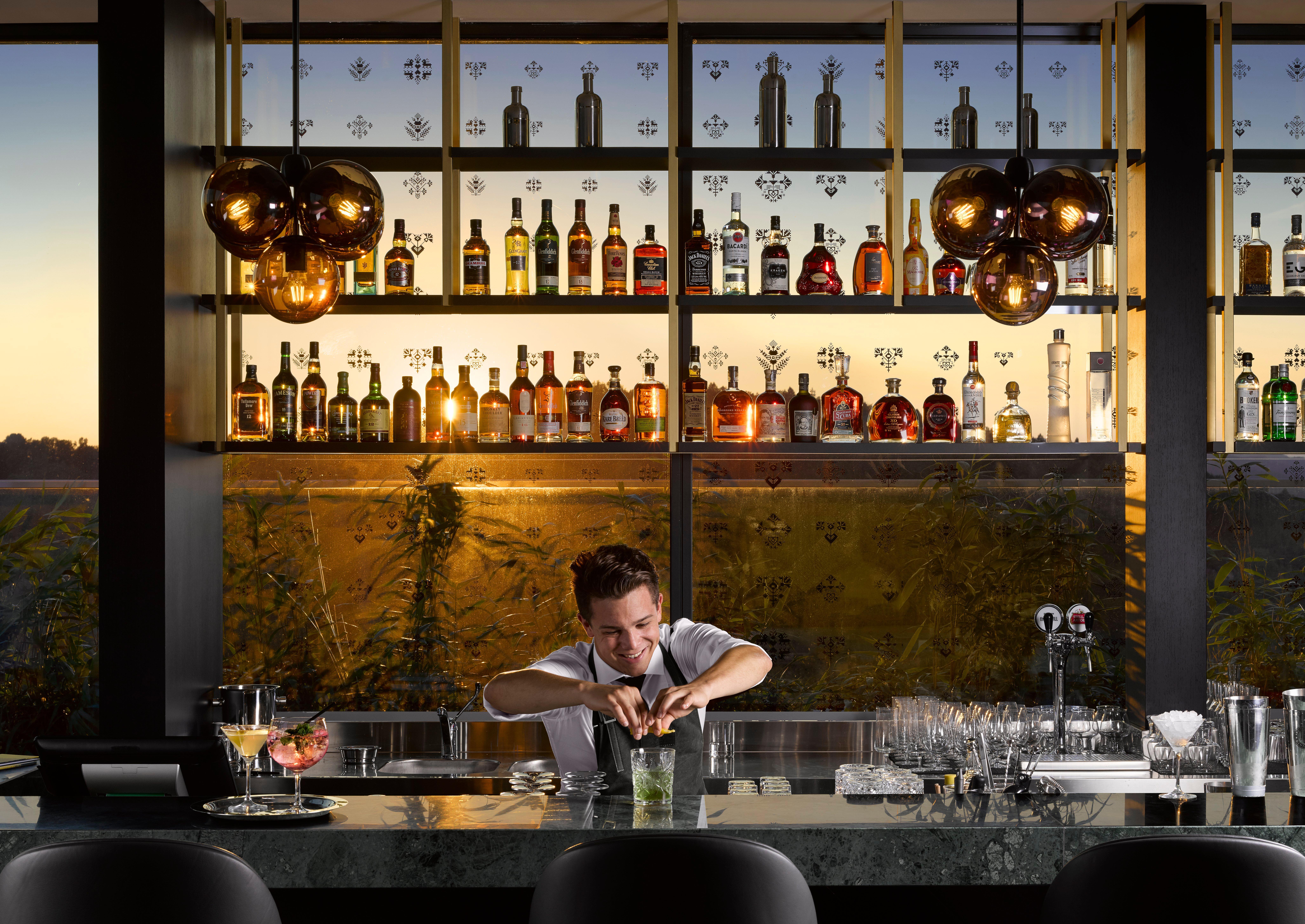 Intercontinental - Ljubljana By Ihg Hotel Luaran gambar The bar at the 12th knot