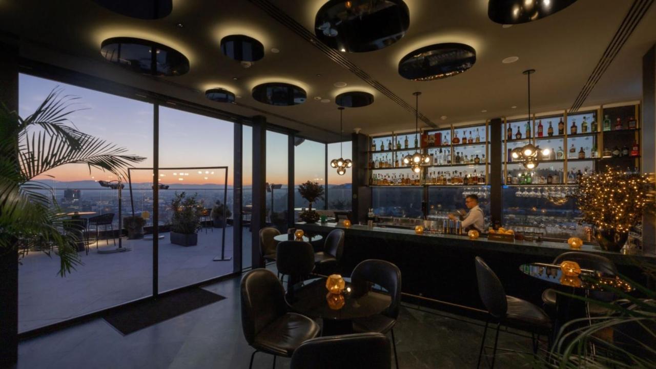 Intercontinental - Ljubljana By Ihg Hotel Luaran gambar The rooftop bar