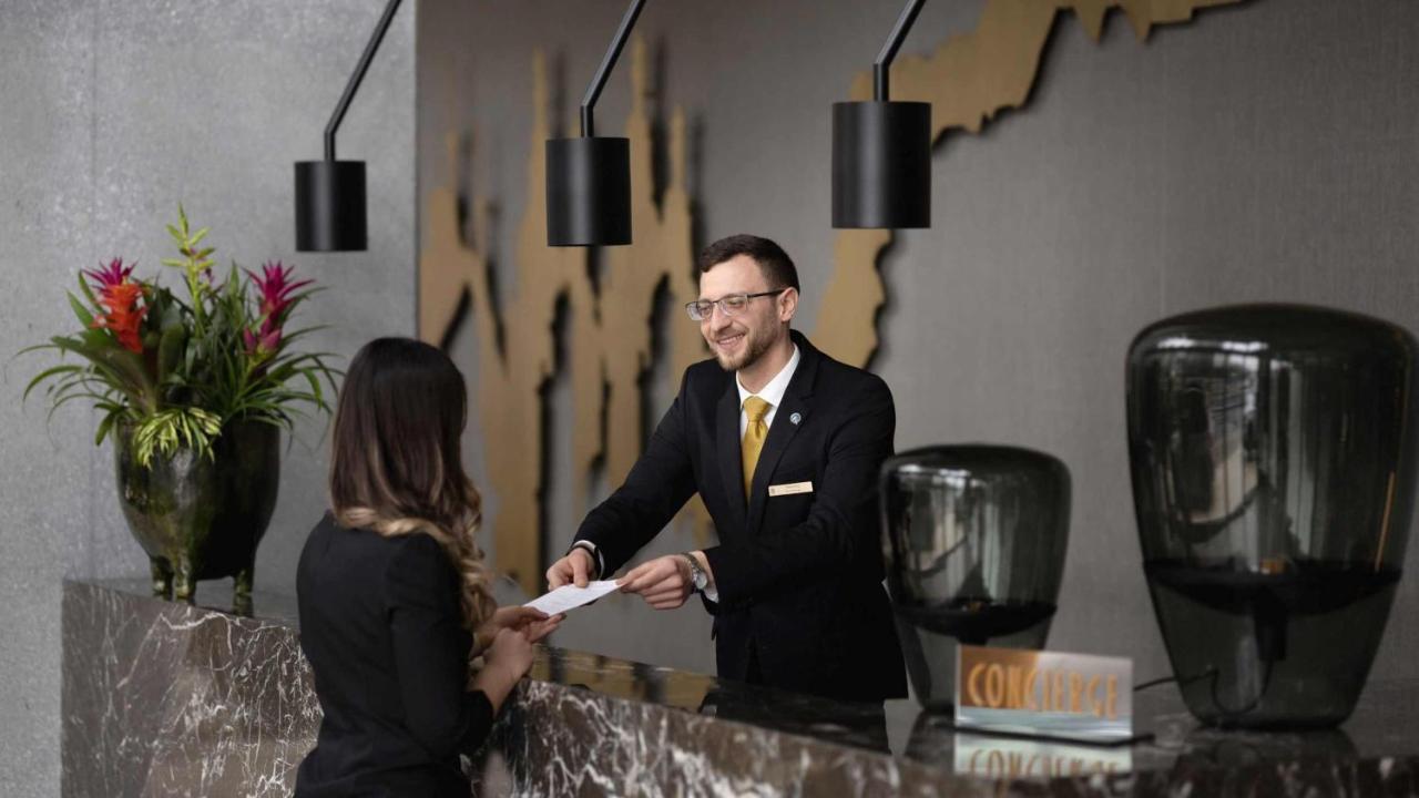 Intercontinental - Ljubljana By Ihg Hotel Luaran gambar Concierge at the Conrad Istanbul Bosphorus