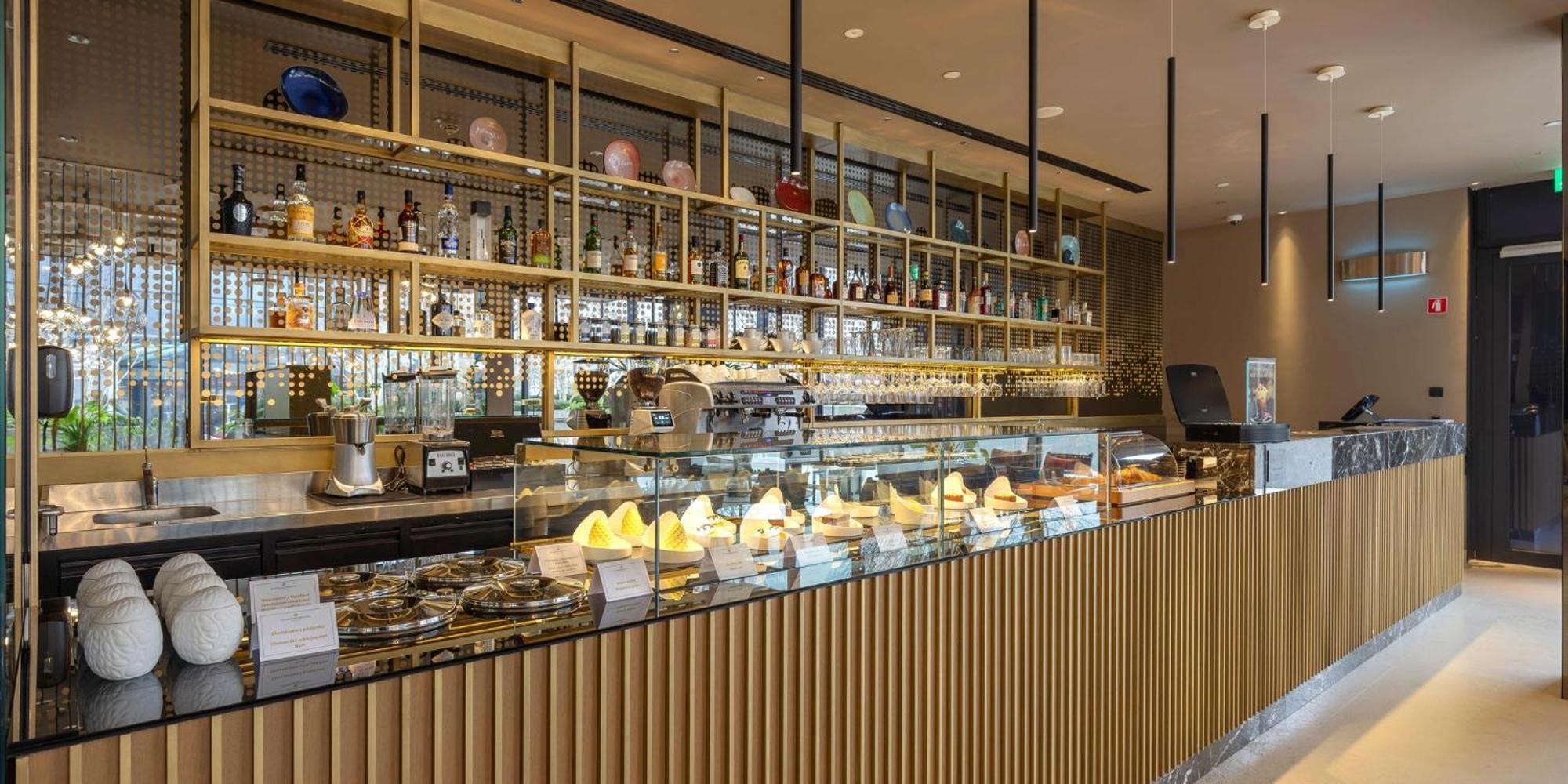 Intercontinental - Ljubljana By Ihg Hotel Luaran gambar The pastry counter at the lobby