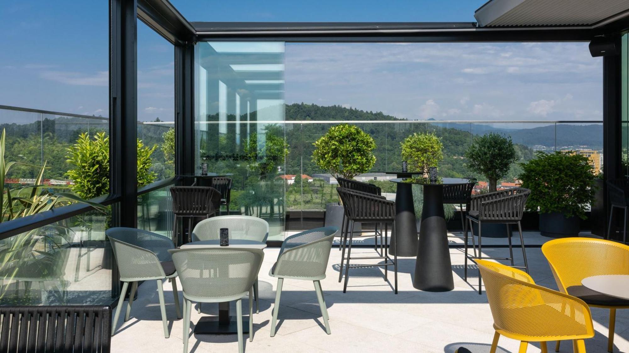 Intercontinental - Ljubljana By Ihg Hotel Luaran gambar The Sky Bar