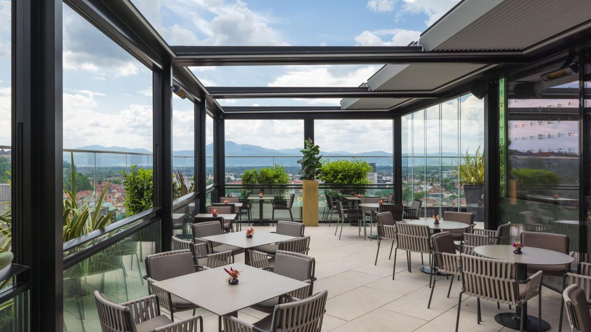 Intercontinental - Ljubljana By Ihg Hotel Luaran gambar Skyline Terrace